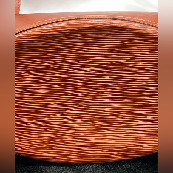 Louis Vuitton
Epi Leather Saint Jacques GM Vintage  SOLD - Picture 9 of 15